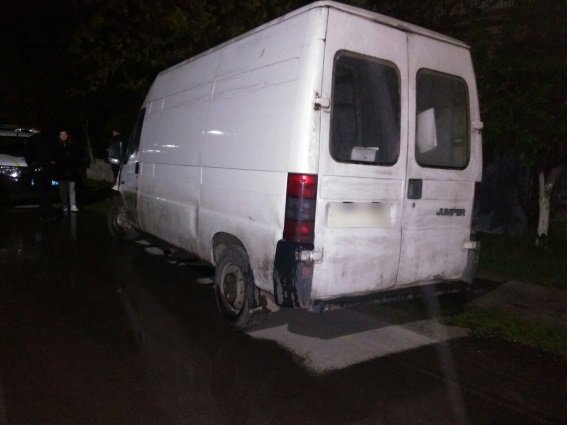 ДТП на Ужгородщині: мікроавтобус "Citroen" врізався в паркан дворогосподарства – 04