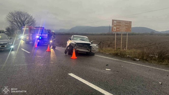 На Закарпатті сталась потрійна аварія. Є постраждалі – 06