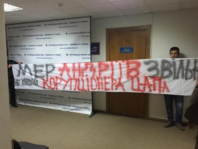 Активісти захопили приймальню мера Ужгорода – 02