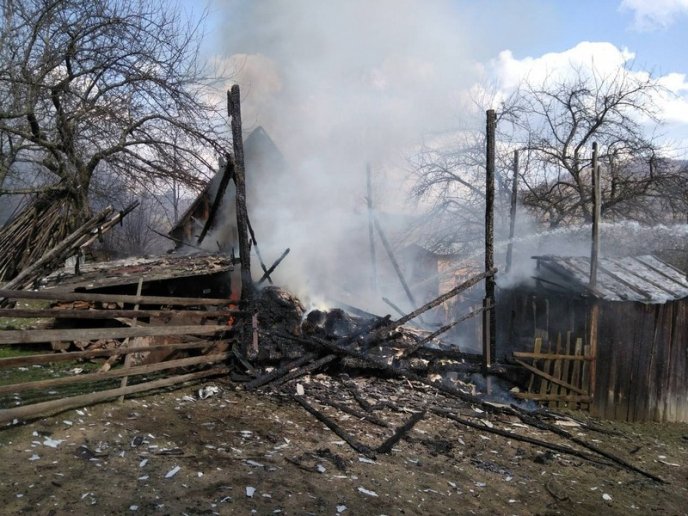 Рятувальники ліквідовували пожежу у Рахові – 02