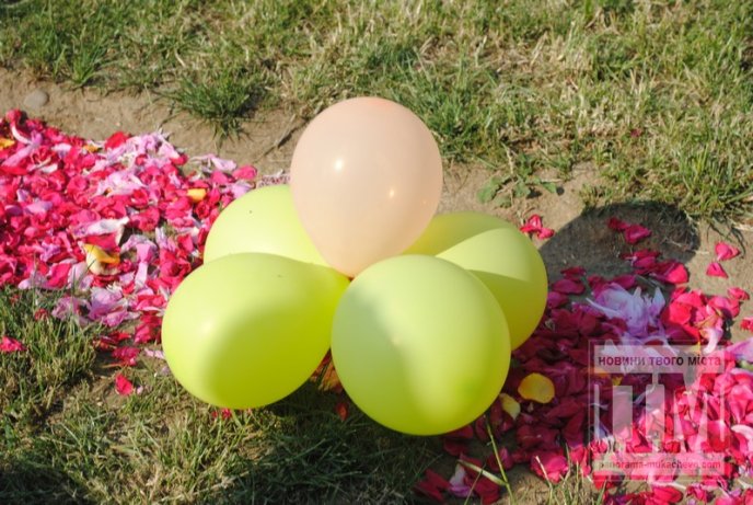 У центрі Мукачева відбувся урочистий парад випускників (ФОТО) – 14