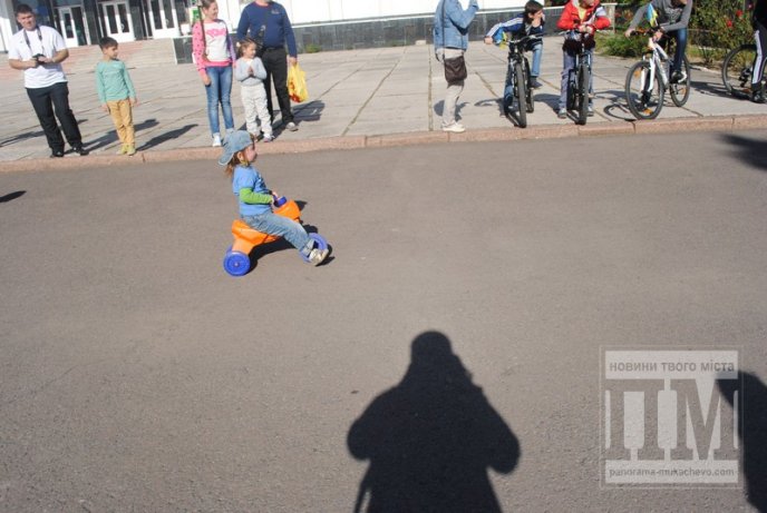 Велолюбителі Мукачева "прокатались" історичними місцями міста (ФОТО) – 04