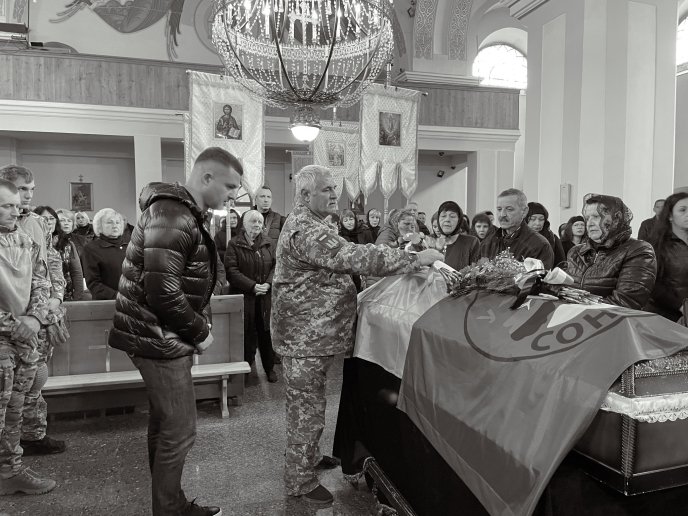 У Мукачеві попрощались з Героєм, який поліг на війні – 06