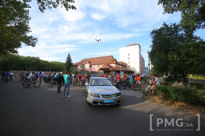 Велозаїзд у День Незалежності України та "кольоровий" флешмоб у Мукачеві: як це було – 11