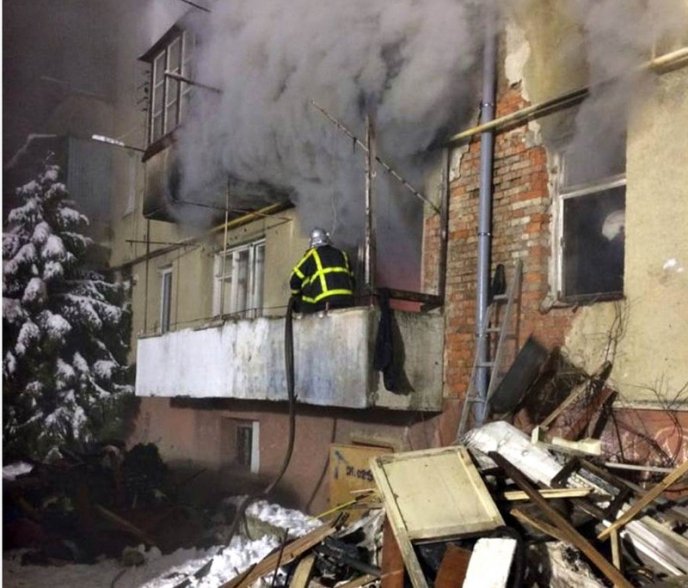 Пожежа у п’ятиповерхівці: з будинку евакуювали людей – 03