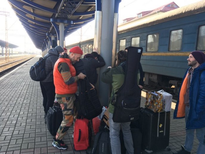 На Закарпаття разом із дружиною приїхав відомий український співак – 05