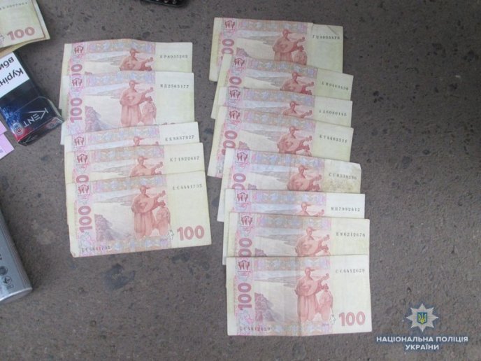 У самісінькому центрі Мукачева продавали наркотики – 02