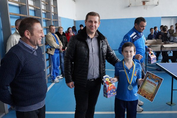 У Тячеві до Дня Святого Миколая провели турнір з настільного тенісу – 08