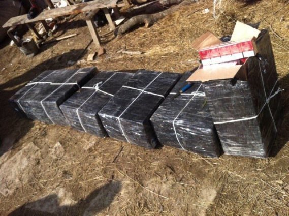 Закарпатець тримав у своєму помешканні цілий арсенал зброї – 01