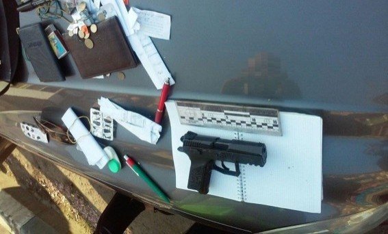 Студент УжНУ катався по місту на "Хюндай" із наркотиками та зброєю під сидінням – 02 Студент УжНУ катався по місту на "Хюндай" із наркотиками та зброєю під сидінням – 02