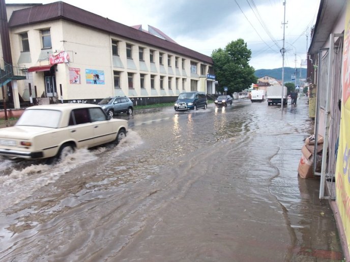 Наслідки зливи у Хусті шокували закарпатців – 11