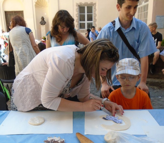 В Ужгородському замку діти виготовляли іграшки – 03 В Ужгородському замку діти виготовляли іграшки – 03