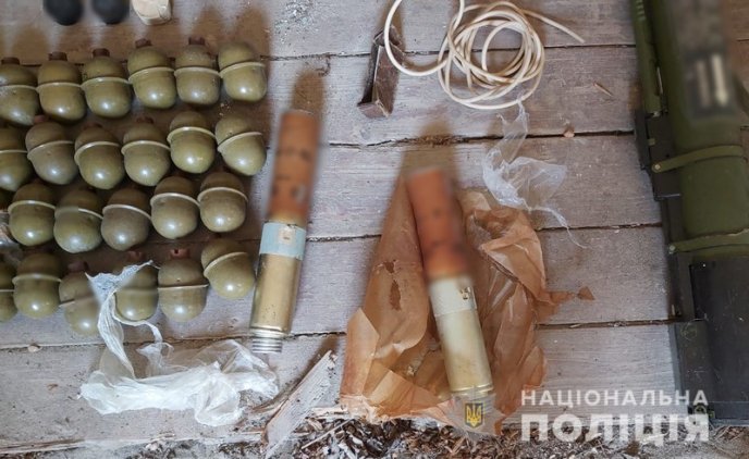 Бійці КОРДу затримали закарпатця, який переховував цілий арсенал засобів ураження – 02