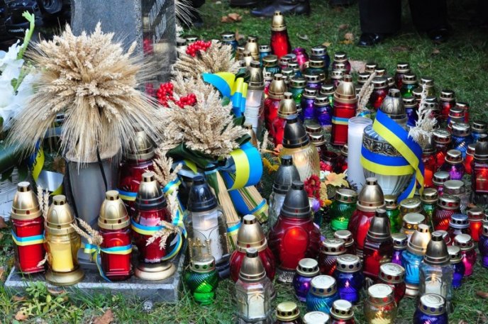 В Ужгороді вшанували памʼять жертв голодоморів в Україні – 18