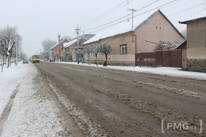 Сніговий сюрприз під кінець зими: "реакція" мукачівських комунальників містян не здивувала – 03 Сніговий сюрприз під кінець зими: "реакція" мукачівських комунальників містян не здивувала – 03