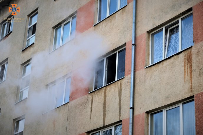 Пожежа в гуртожитку в Ужгороді: фото та подробиці від рятувальників – 03 Пожежа в гуртожитку в Ужгороді: фото та подробиці від рятувальників – 03