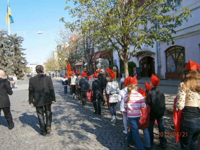 Мукачівських школярів прийняли в піонери (ФОТОРЕПОРТАЖ) – 04