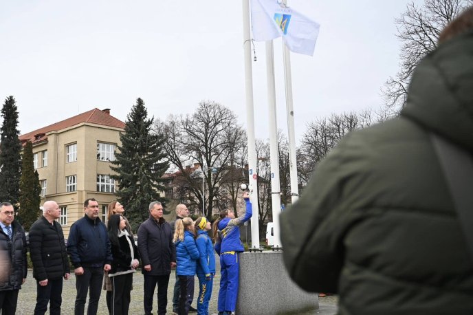 В Ужгороді підняли Олімпійський прапор з нагоди відкриття змагань – 01