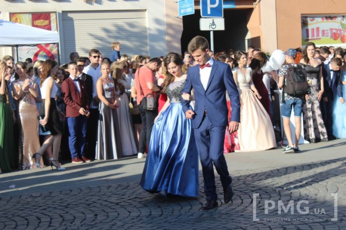 У Мукачеві нагородили випускників-медалістів – 64