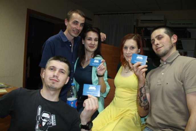 У Закарпатськй обласній бібліотеці ужгородці танцювали під "Круглий звук" – 18