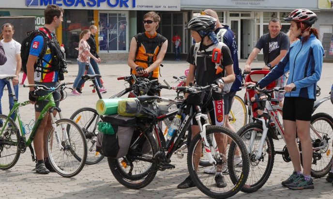 В Ужгороді стартував всеукраїнський велопробіг "Вишиваний шлях" – 10