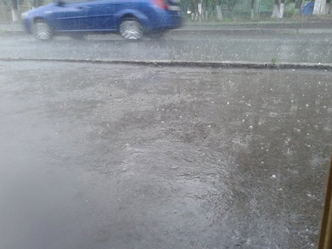 В Ужгороді паде дощ з градом – 02
