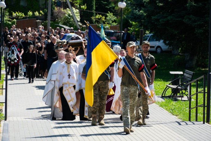 На Закарпатті поховали молодого військового, який загинув у бою на Донеччині – 04