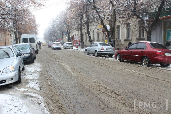 Сніговий сюрприз під кінець зими: "реакція" мукачівських комунальників містян не здивувала – 12 Сніговий сюрприз під кінець зими: "реакція" мукачівських комунальників містян не здивувала – 12