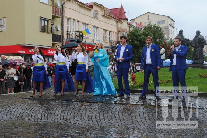 У Мукачеві до Дня Незалежності пройшов традиційний Парад вишиванок (ФОТОРЕПОРТАЖ) – 01