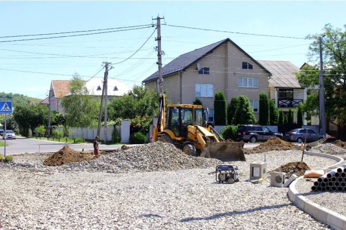 У мікрорайоні Росвигово в Мукачеві облаштовують нове перехрестя – 03