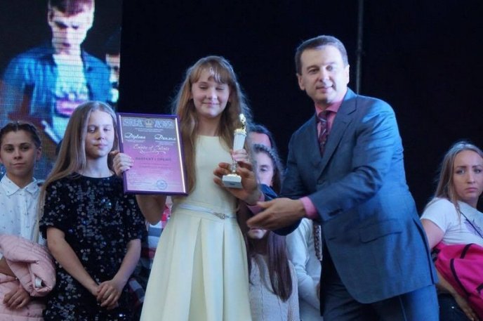 У Мукачево завітали відома співачка та хореограф – 04