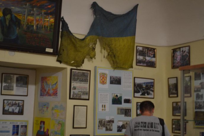 В Ужгороді відкрилась виставка речей з Донецького аеропорту та селища Піски – 03