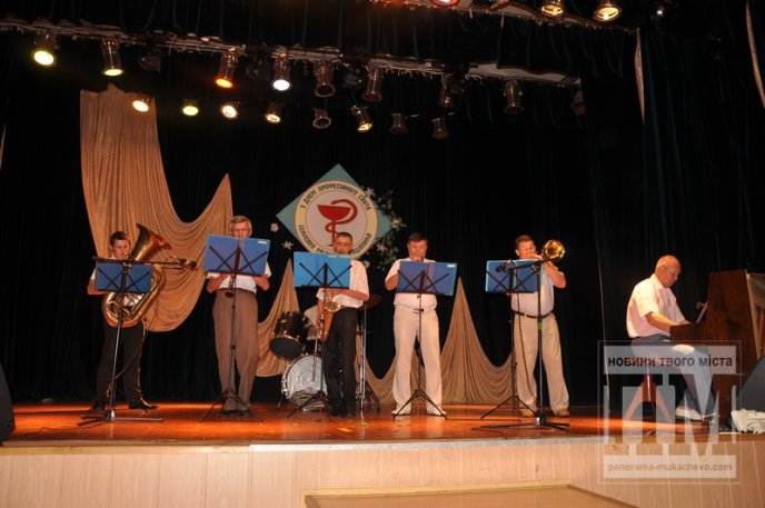 В Мукачеві напередодні професійного свята вітали медиків (ФОТО) – 10