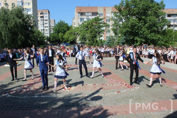 Свято останнього дзвоника відзначили у Мукачівській ЗОШ №13 – 41