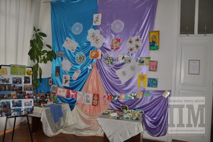 У Мукачеві проходить виставка-продаж творчих робіт людей із особливими потребами (ФОТОРЕПОРТАЖ) – 07