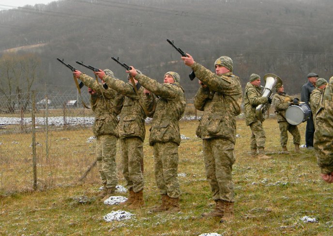 На Воловеччині попрощались із загиблим бійцем АТО Віталієм Горбатюком – 08 На Воловеччині попрощались із загиблим бійцем АТО Віталієм Горбатюком – 08