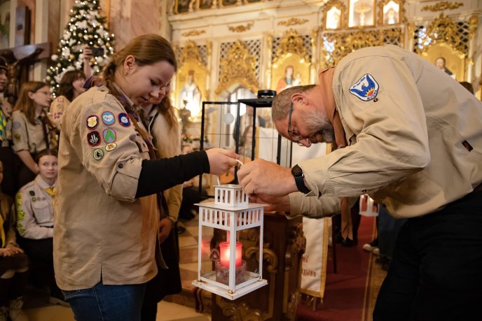 В Ужгороді отримали Вифлеємський вогонь миру – 04