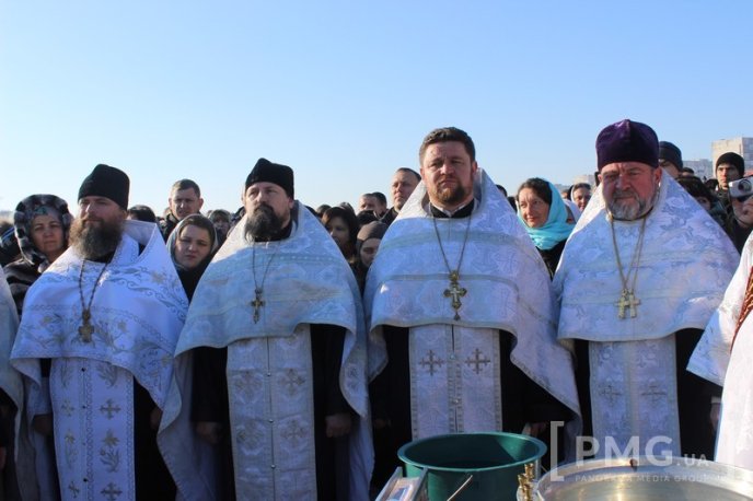 Владика Феодор освятив у Мукачеві воду в річці Латориця – 15