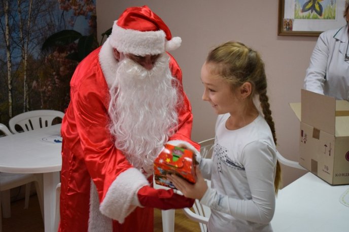 Для маленьких пацієнтів Ужгородської міської дитячої лікарні влаштували свято – 20