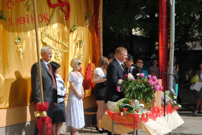 Для одинадцятикласників Мукачева пролунав останній дзвоник (ФОТОРЕПОРТАЖ) – 05 Для одинадцятикласників Мукачева пролунав останній дзвоник (ФОТОРЕПОРТАЖ) – 05