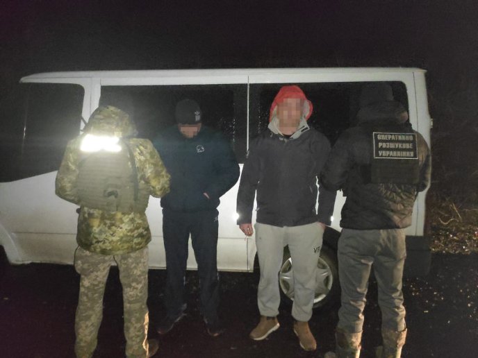 На Берегівщині контрабандистів спіймали на "гарячому": опубліковано відео – 02