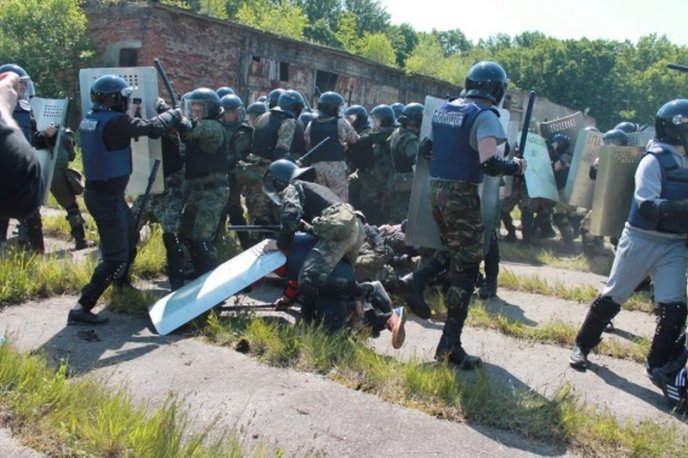 Закарпатські правоохоронці ліквідували масові заворушення – 03