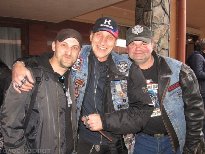 Гучна вечірка, стриптиз та салюти: як байкери в Мукачеві гуляли – 06