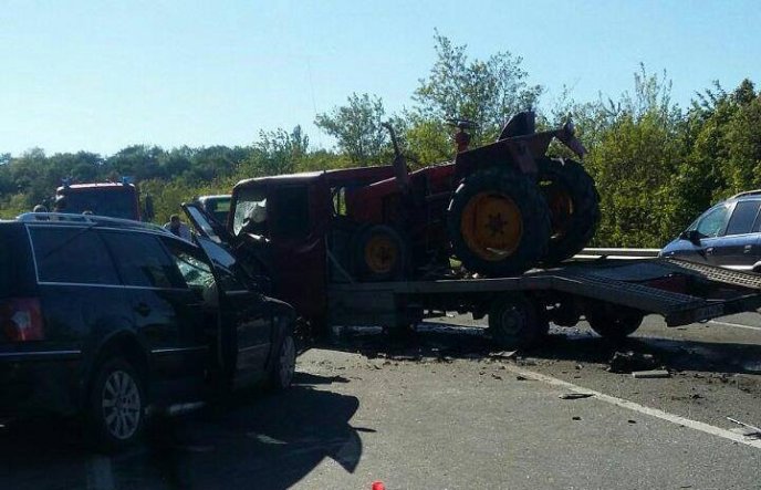 ДТП на Ужгородщині: легковик зіткнувся з евакуатором – 03 ДТП на Ужгородщині: легковик зіткнувся з евакуатором – 03
