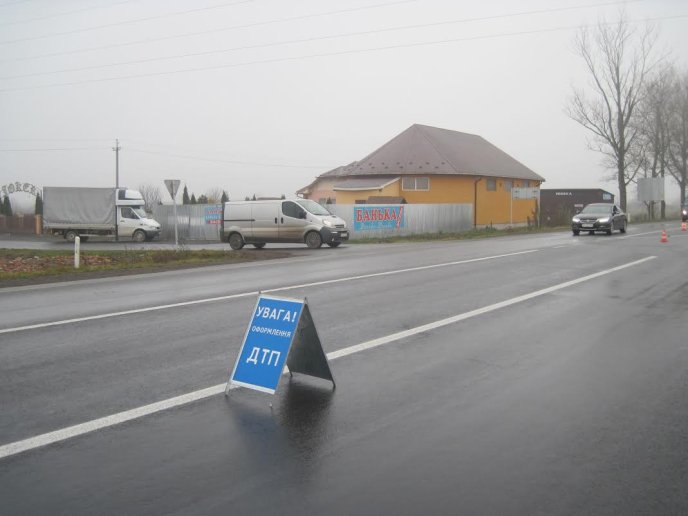 Біля Зняцева ДТП: автомобілі у глибокому кюветі, жінка-водій у реанімації (ФОТО) – 05