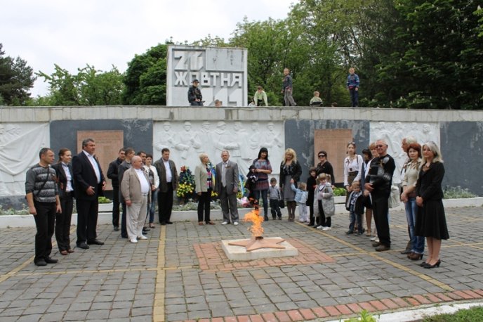 Мукачівські діти покладали квіти до вічного вогню (ФОТОРЕПОРТАЖ) – 12