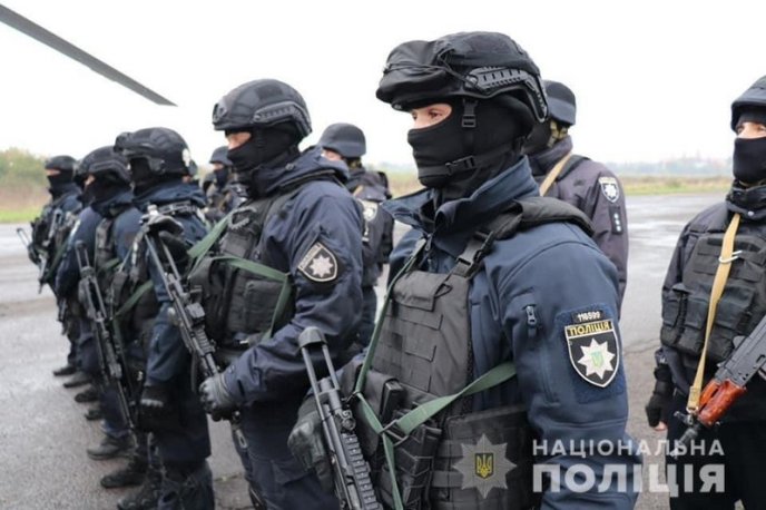 На Закарпатті спецназ на гелікоптері стежить за порядком на виборах – 05