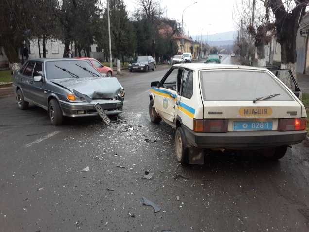 У Великому Березному міліціонер на службовому автомобілі спричинив ДТП (ФОТО) – 01