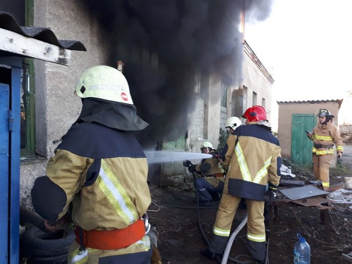 12 рятувальників гасили пожежу на Ужгородщині – 02