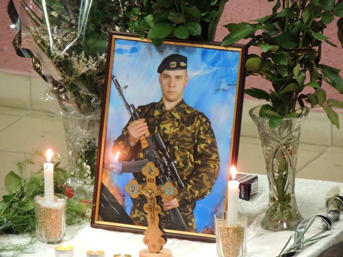 У Берегові попрощались із юнаком, який у день свого народження загинув у зоні АТО (ФОТО) – 08